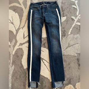 Hollister Low Rise Crop Super Skinny 00R Stretch Jeans.